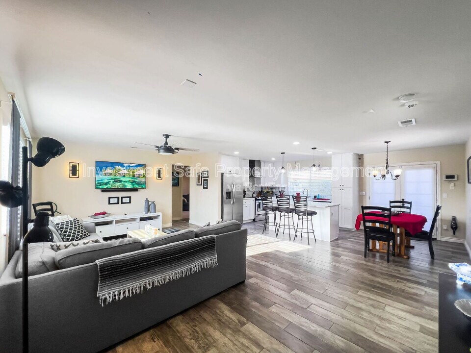 1043 3rd St in Imperial Beach, CA - Foto de edificio