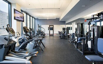 200 W Superior St, Unit 2706B in Chicago, IL - Foto de edificio - Building Photo