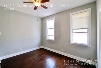 1709 S Racine Ave in Chicago, IL - Building Photo - Building Photo