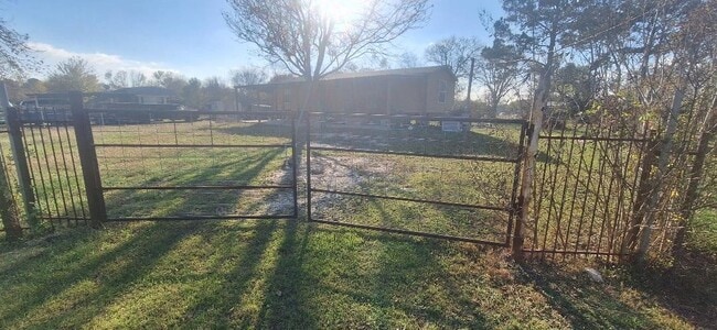 111 County Rd 6037 in Dayton, TX - Building Photo - Building Photo