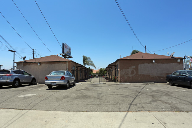 2231 S Main St in Santa Ana, CA - Building Photo - Building Photo