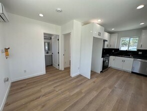 20334 Cantara St in Los Angeles, CA - Building Photo - Building Photo