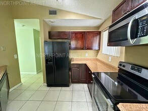 2410 SW 87th Terrace in Miramar, FL - Building Photo - Building Photo