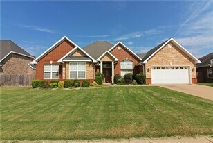 607 SE Jamaica Dr in Bentonville, AR - Building Photo