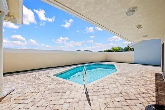 180 Ridge Rd in Jupiter, FL - Building Photo - Building Photo