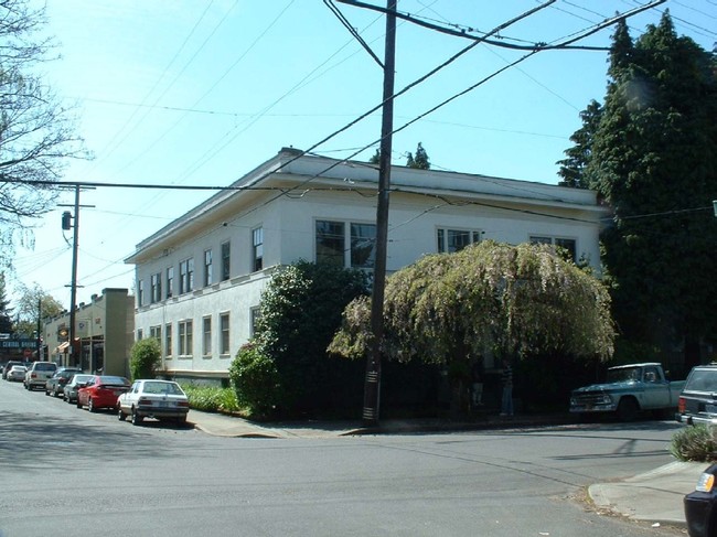 Garden House in Portland, OR - Foto de edificio - Building Photo