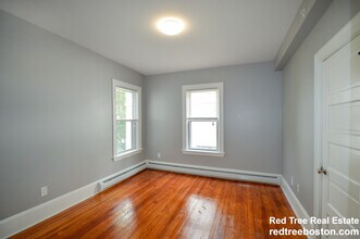 27 Ransom Rd, Unit 2 in Boston, MA - Foto de edificio - Building Photo