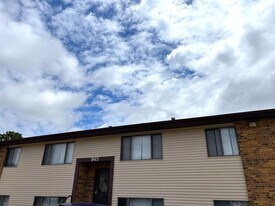 945 Boston Way in Coralville, IA - Building Photo