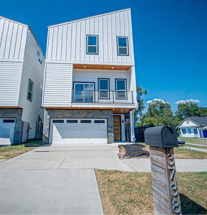 3738 Mainer St in Houston, TX - Building Photo
