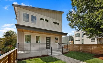 3215 37th Pl S in Seattle, WA - Building Photo