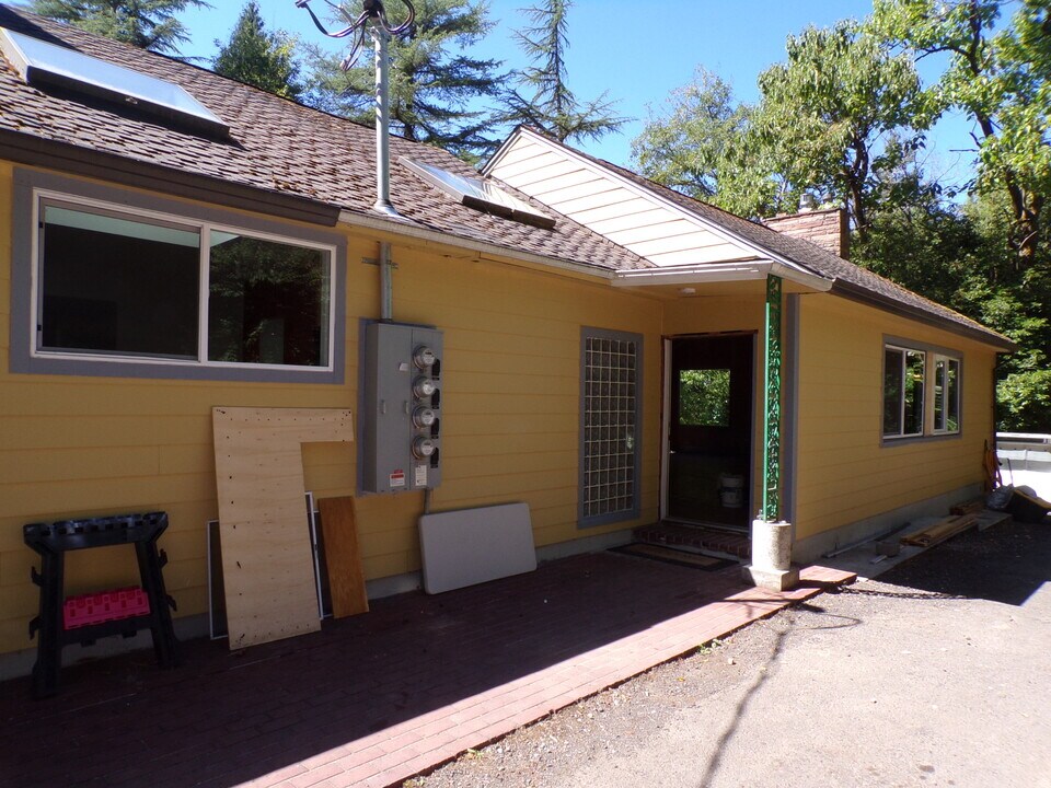 4600 NW Cornell Rd in Portland, OR - Building Photo