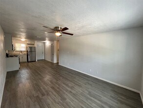 410 Bryan St, Unit 12 in Denton, TX - Building Photo - Building Photo