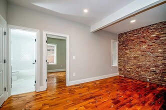 145 Chelsea St, Unit 1 in Boston, MA - Building Photo - Building Photo