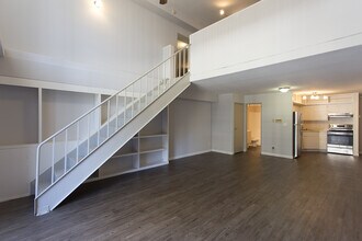 Greystone Lofts in San Diego, CA - Building Photo - Building Photo