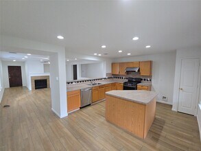 4902 Mill Creek Dr in Baytown, TX - Building Photo - Building Photo