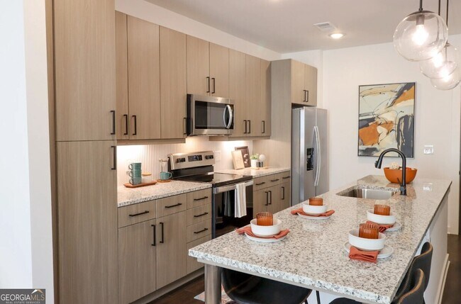 305 Collins Industrial Way in Lawrenceville, GA - Building Photo - Building Photo