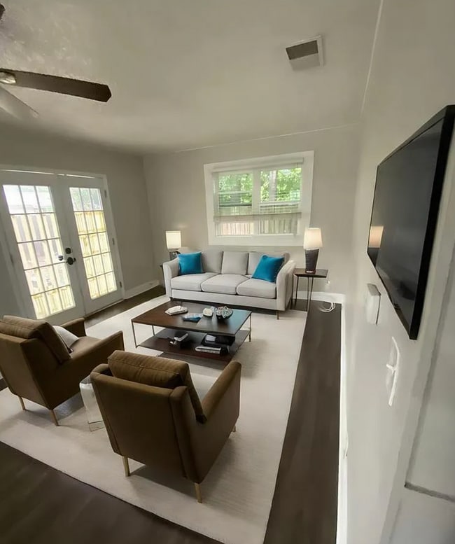 5005 Brighton Rd in Austin, TX - Foto de edificio - Building Photo