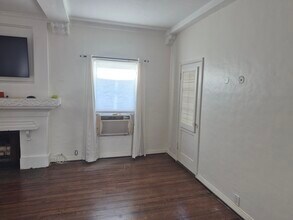 357 S Doheny Dr, Unit 357 S Doheny Dr in Beverly Hills, CA - Building Photo - Building Photo