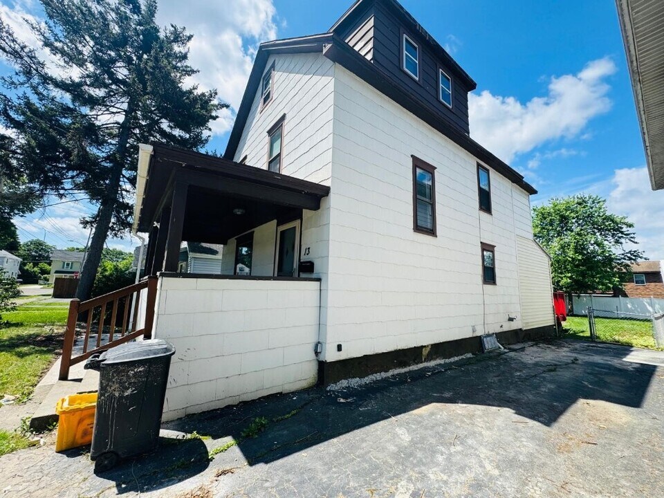 13 Jay St in Johnson City, NY - Building Photo