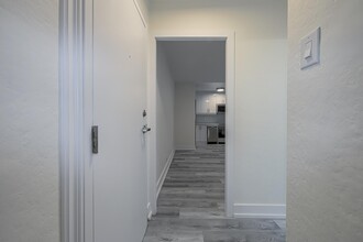 196 Eglinton Ave E in Toronto, ON - Building Photo - Building Photo