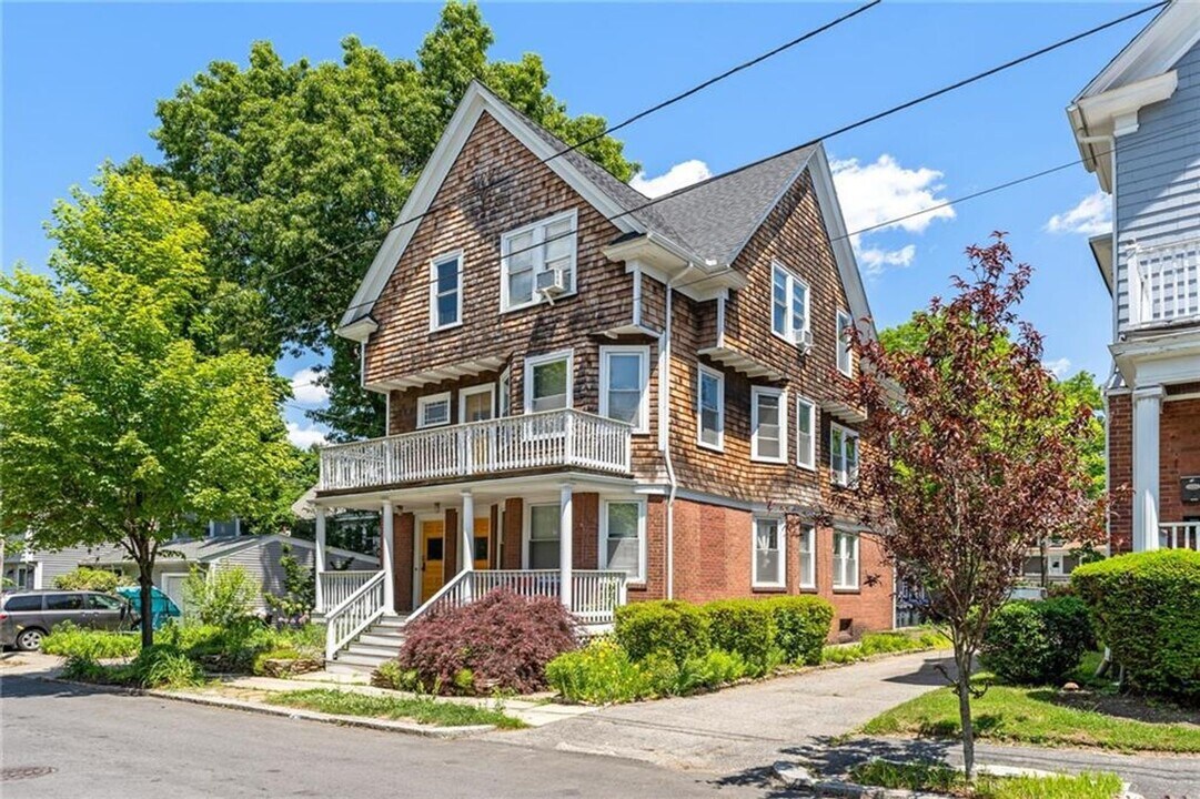 19-21-21 Sarah St in Providence, RI - Building Photo
