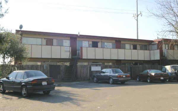 4453 Cotton Ct in Stockton, CA - Foto de edificio