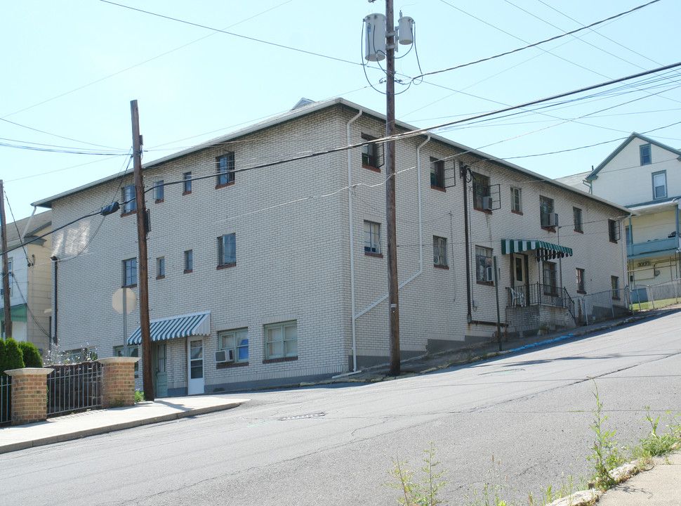 41 S Oak St in Coal Township, PA - Building Photo