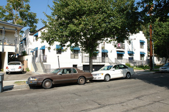1305-1307 Stanley Ave in Glendale, CA - Foto de edificio - Building Photo