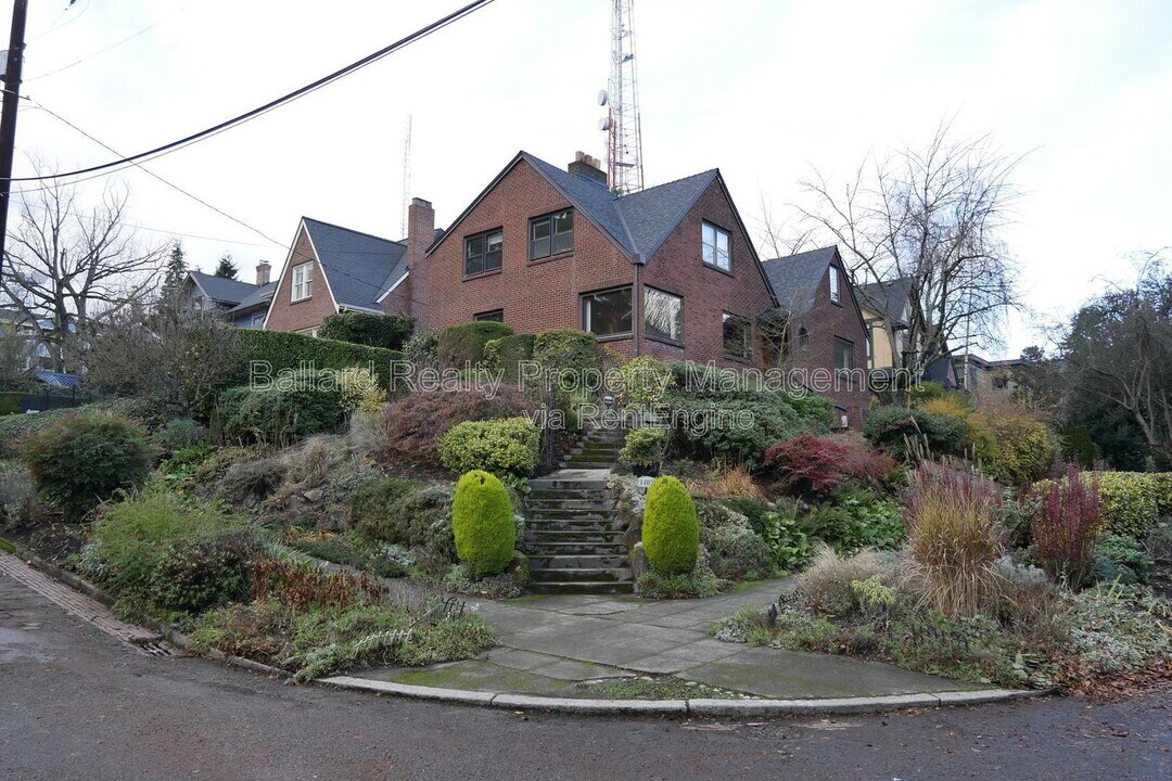 1403 2nd Ave N in Seattle, WA - Building Photo