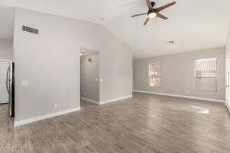 911 E Lovegrass Dr in San Tan Valley, AZ - Building Photo - Building Photo