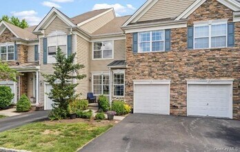 5 Case Ct in Monroe, NY - Building Photo - Building Photo