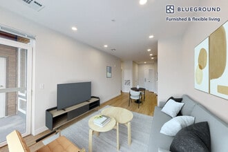 290 Mishawum Rd in Woburn, MA - Building Photo - Building Photo