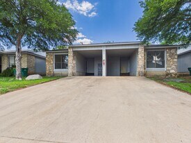 901 Mayfield Dr in Marble Falls, TX - Building Photo