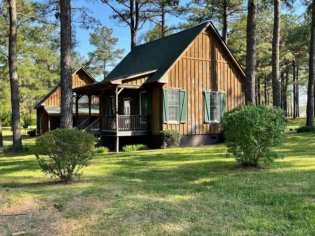 property at 104 N Edge Dr