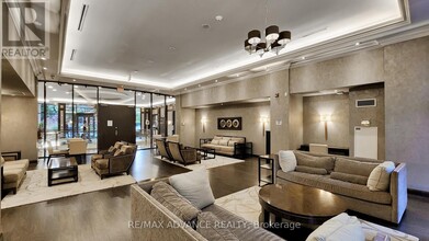 133-1133 Wynford Dr in Toronto, ON - Building Photo - Building Photo