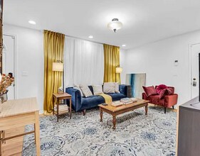 2626 N Sawyer Ave, Unit G in Chicago, IL - Foto de edificio - Building Photo