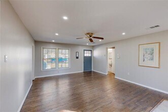 2702 Tolosa Dr in Dallas, TX - Foto de edificio - Building Photo