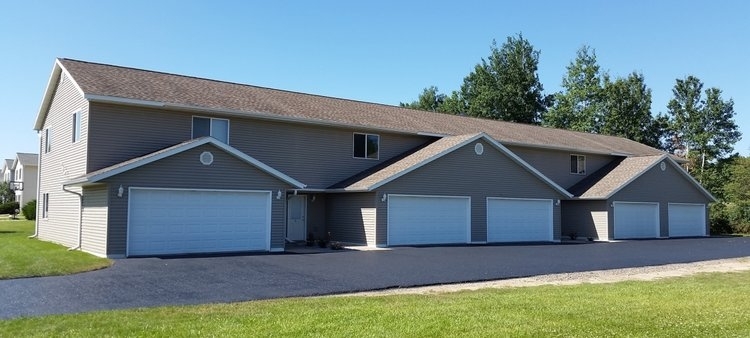 Mark Ave Townhomes in Tomah, WI - Foto de edificio