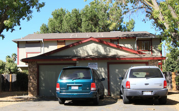 10301 Mills Station Rd in Rancho Cordova, CA - Foto de edificio - Building Photo