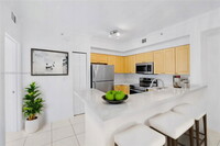 6831 SW 44th St in Miami, FL - Foto de edificio - Building Photo