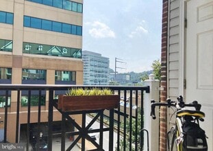 200 W Elm St in Conshohocken, PA - Building Photo - Building Photo