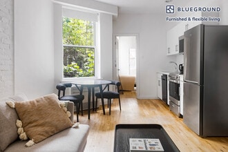 324 E 77th St in New York, NY - Building Photo - Building Photo
