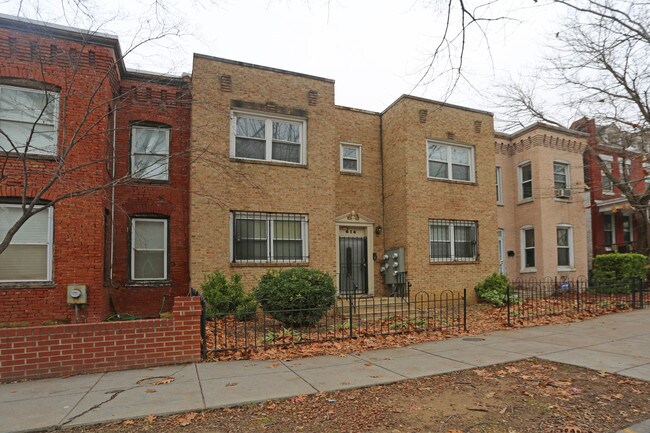 614 6th St NE in Washington, DC - Foto de edificio - Building Photo