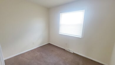 551 Baltimore Ave, Unit 551 in Akron, OH - Building Photo - Building Photo