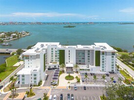 1020 Sunset Point Rd in Clearwater, FL - Building Photo