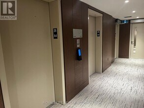 1 Concord Cityplace Wy in Toronto, ON - Building Photo - Building Photo