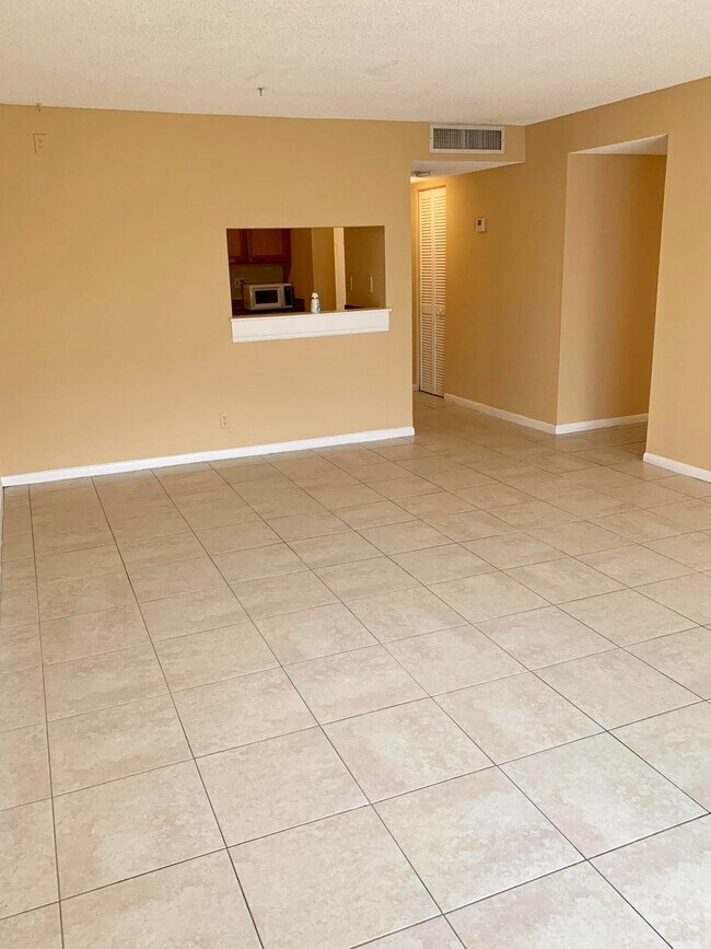 2050 N Congress Ave-Unit -406 in West Palm Beach, FL - Building Photo - Building Photo