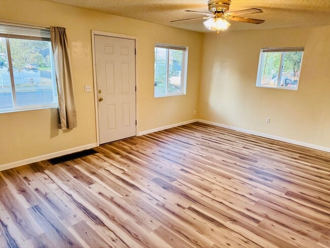 property at 1828 E Rockwell Ave