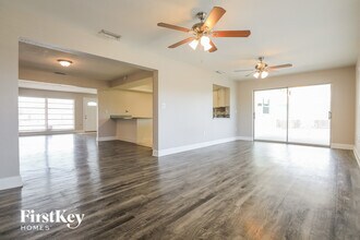 63 Rotonda Cir in Rotonda West, FL - Building Photo - Building Photo