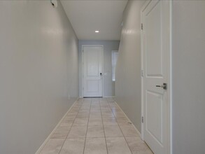 7556 S Circulo Rio Blanco in Tucson, AZ - Building Photo - Building Photo